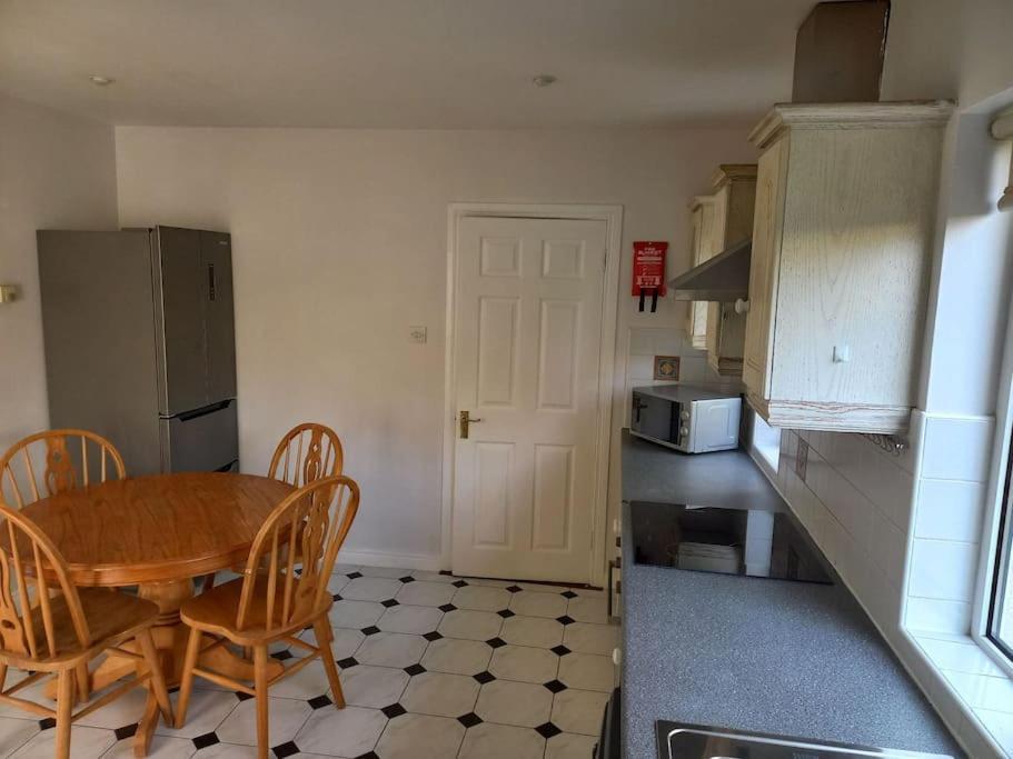 Large 4Bed Available Long-Term In Letterkenny Villa Eksteriør billede